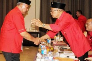H Acep Purnama mendapat ucapan selamat setelah terpilih menjadi ketua PADP Kuningan.